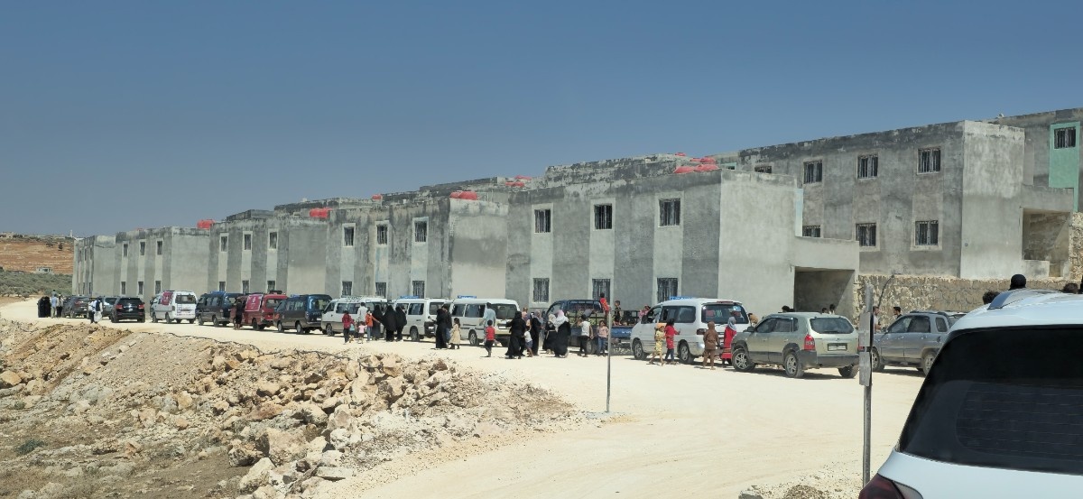People receiving emergency food aid
